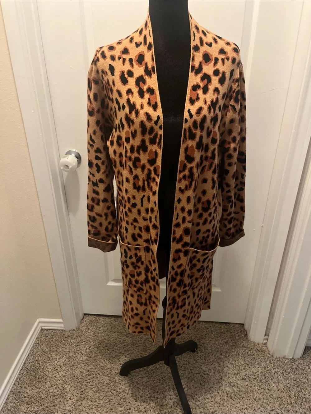 Rachel Zoe Leopard Print Cardigan Soft Size Large Front Pockets - Picture 1 of 11